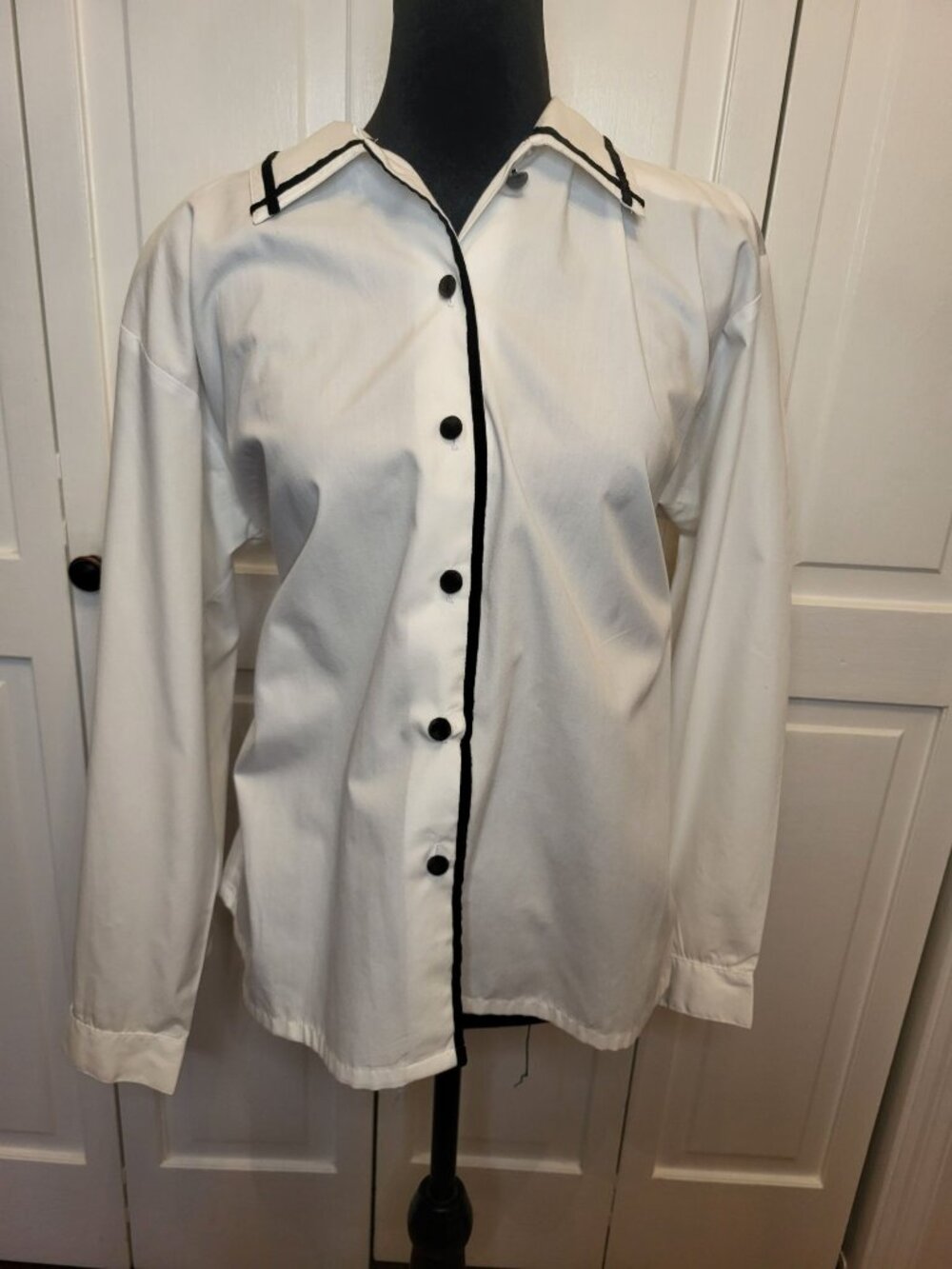 Vintage 90s Koret Petites White Button Up Black Velvet Trim MP Classic Preppy